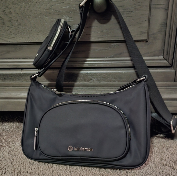Lululemon crossbody with nano - Picture 3 of 11